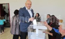 Министър Кралев гласувал за по-подготвената двойка