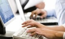 Учат пенсионери да работят с компютър