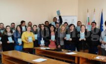 Безработни младежи от община Завет са назначени като озеленители по европроект