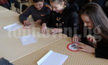 С викторина и занимателни игри почетоха жертвите на ПТП в Ценово