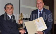Професор от УНСС е първият носител на приза „Проф. Цани Калянджиев“