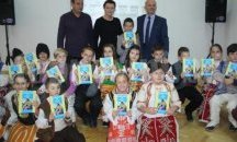Веселина Кацарова подари детски библии на ученици в Стара Загора