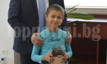 Дете спечели камера за екстремни спортове от кампанията „Влез в час с данъците“