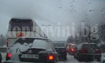 Ограничено е движението по пътя Владая - Перник