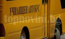 Учениците от община Червен бряг тръгнаха на училище, мостът продължава да е затворен