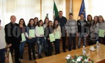 Кметът на Разград връчи на ученици сертификати за доброволчество