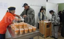 От днес близо 40 човека в риск получават топъл обяд в обществена трапезария в ж.к.“Орел“
