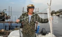 Бургаският Сталин показва на света как се плетат рибарски мрежи