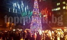 Палят светлините на Коледната елха в Добрич и отваря празничен базар