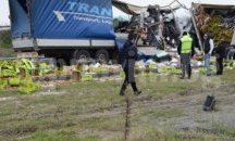 Затруднено е движението по магистрала "Тракия" заради обърнат тир