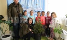 ДГС „Шумен” подари живи елхички на училища, детски градини и социални институции