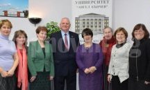 Две кабини за симултанен превод дари на Русенския университет преводачката Мариана Хил
