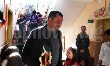 Кметът на Павликени чете коледни приказки на деца