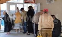 Раздават коледни пакети на потребителите на социалната трапезария