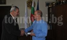 Кметът на Русе отличен за партньорство със Синдиката на българските учители