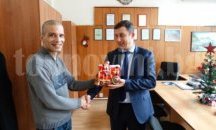 Варненски сираци изработиха подарък за шефа на „БДЖ – Пътнически превози“