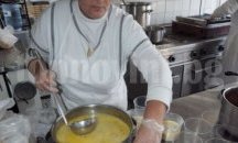 Топъл обяд за 400 нуждаещи се осигуряват в Мъглиж