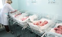Последното бебе родено в МБАЛ Шумен за 2016-та година е момиче, а първото за 2017-та е момче