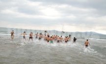 Спасяват кръста на Йордановден от плажа до Моста в Бургас