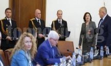 Румяна Бъчварова даде награда на полицай № 1 в Хасково Ангел Цанков