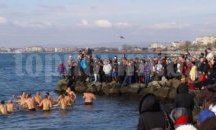 Най-сърцатите мъже от Поморие и Ахелой ще се борят за кръста на Йордановден