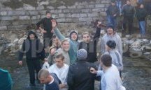70 младежи се гмуркат за Кръста в река Бистрица