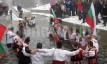 Хвърлят кръста на Йордановден в Новоселска река, ще има „мъжко хоро”