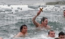 Смелчаци от Велики Преслав се готвят да скачат за кръста