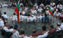 Близо 5 000 души от Хасково празнуват на Йордановден