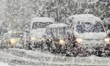 Тежка зимна обстановка в цялата страна, затворени са пътища