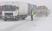 Части от АМ "Хемус" и АМ "Тракия" затворени заради снегонавяванията