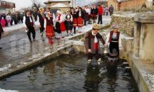 В Карлово къпят ритуално млади булки