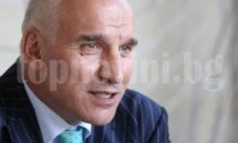 Левон Хампарцумян: Политиците обичат да се снимат пред снегорини, пиарът замества действието