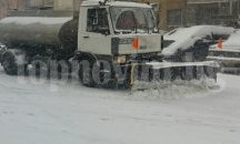 Снегът блокира всички пътища в община Айтос, коли са закъсали край Камено