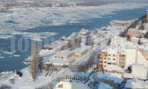 60% е ледоходът по Дунав край Русе, забраниха корабоплаването в българо-румънския участък