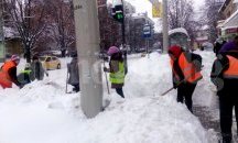 Разчистват улиците в кварталите в Русе