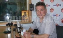 Родители на протест в подкрепа на училищния директор с компрометиращи снимки в интернет