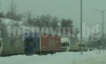 Безразборно спрели камиони преди ГКПП "Дунав мост" блокират движението и образуват опашки