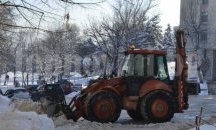 Във Велико Търново премахват камарите със сняг от улиците и пешеходните алеи