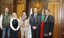 Кметът на Банско с уникален дар от индонезийския посланик