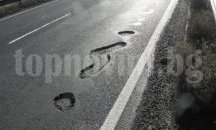 Десетки дупки зейнаха по Е-79 след рекордните студове