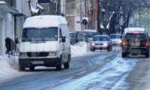 Обработват се заледените участъци от републиканската пътна мрежа в област Шумен