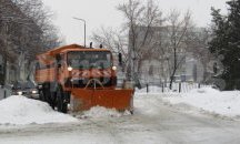 Парите за чистене на сняг се топят, но прогнозите са за нови 30 сантиметра