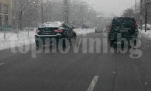 Обстановката в столицата е нормална, продължава да вали сняг