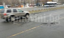 Кърпят дупките в Бургас след тежката зимна обстановка