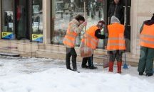 Над 400 души чистят снега в Стара Загора