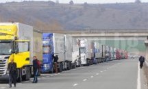 Превозвачи блокираха "Дунав мост 2", вече 40 часа бедстват на километричните опашки