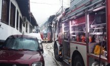 Огнеборците загасиха пожар в старата градска част, няма пострадали
