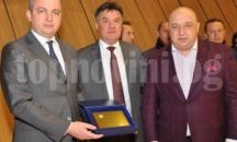 Кметът Портних с почетен плакет на БФС
