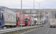 Продължават километричните опашки на "Капитан Андреево"